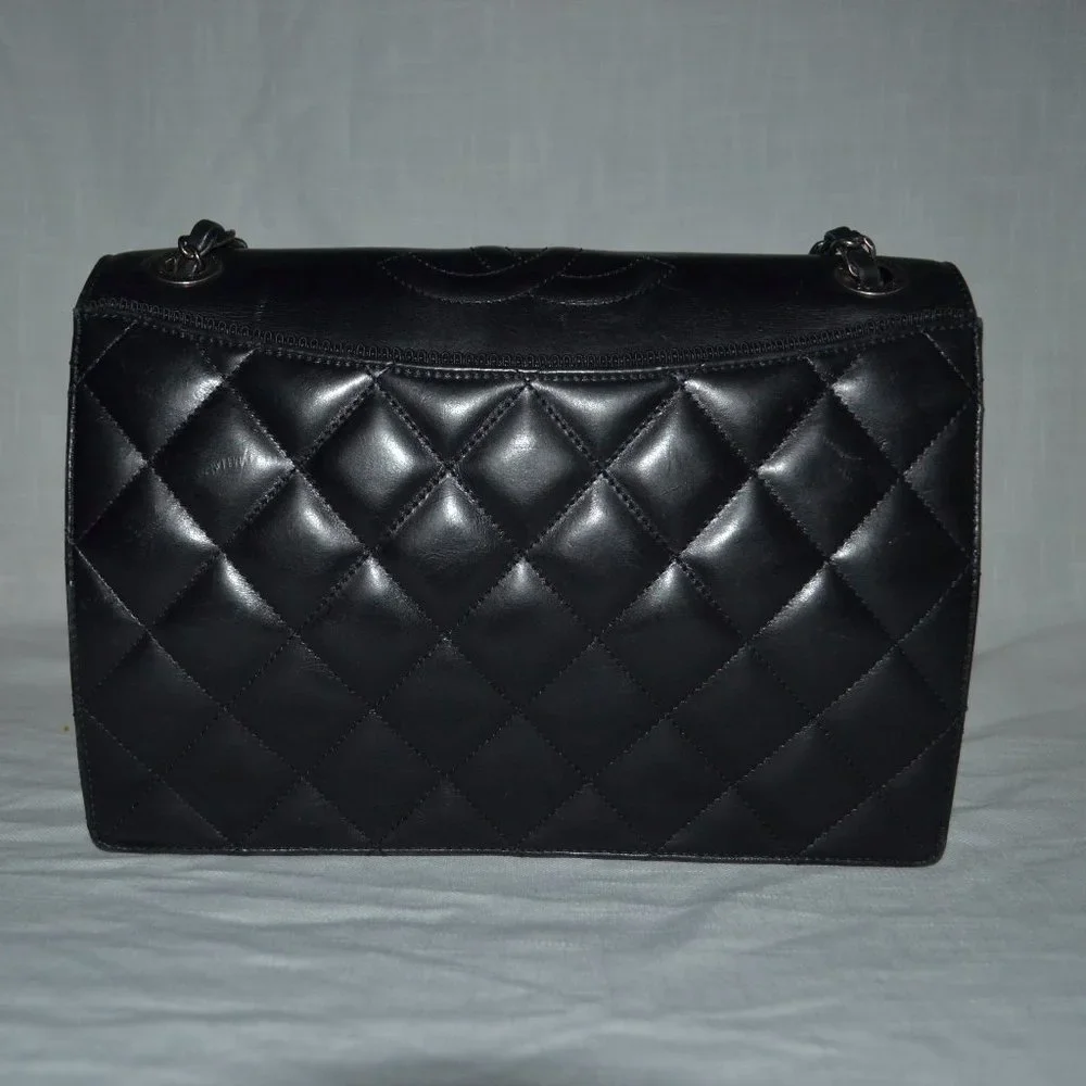 Chanel Black Quilted Leather Silver CC Hardware Shoulder Chain Strap Han…
